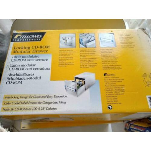 Nieuw in doos , handige CD-box