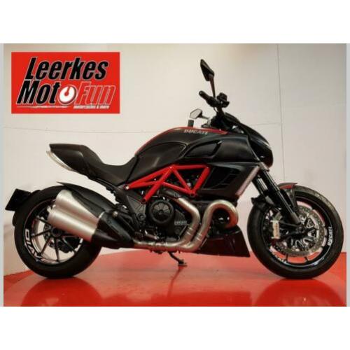 Ducati Diavel 1200 Carbon ABS rood / zwart (2011)