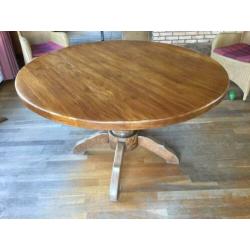 ronde eikenhouten eettafel