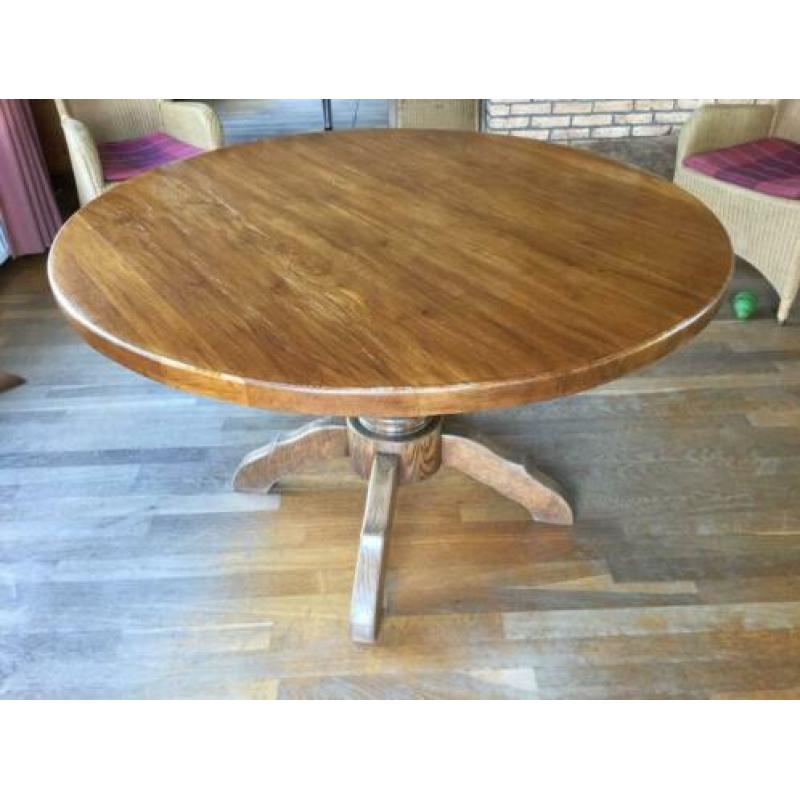 ronde eikenhouten eettafel