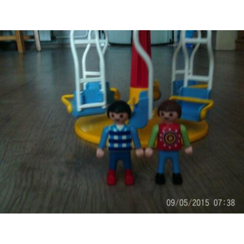 mooie playmobil zweefmolen met 2 popjes