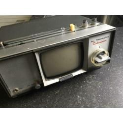 Merk Universum. Draagbare ventage all transistors televisie.