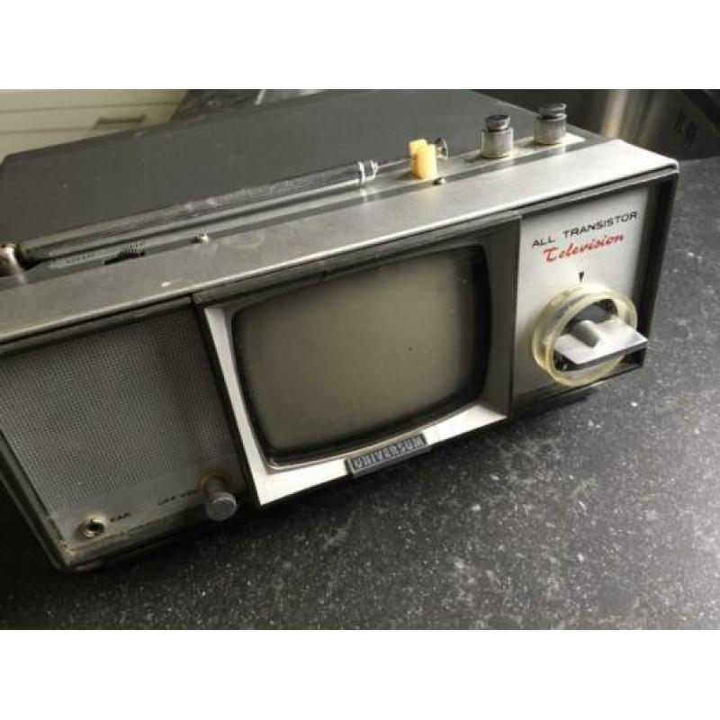 Merk Universum. Draagbare ventage all transistors televisie.