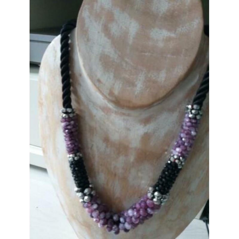 3+1 SALE!! (4) Super aparte ketting zwart met paars