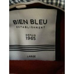 Bien bleu boven kleding