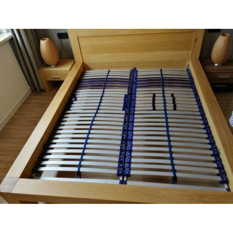 Modern eiken bed (incl lattenbodem)
