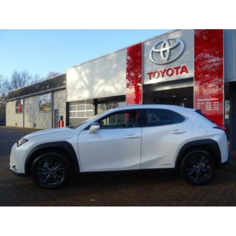 Lexus UX 250h First Edition / Navigatie / Parkeersensoren /