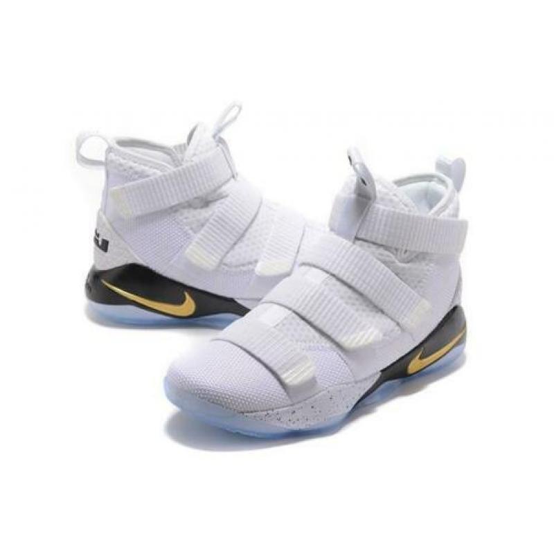 Lebron soldier 11 maat 42.5