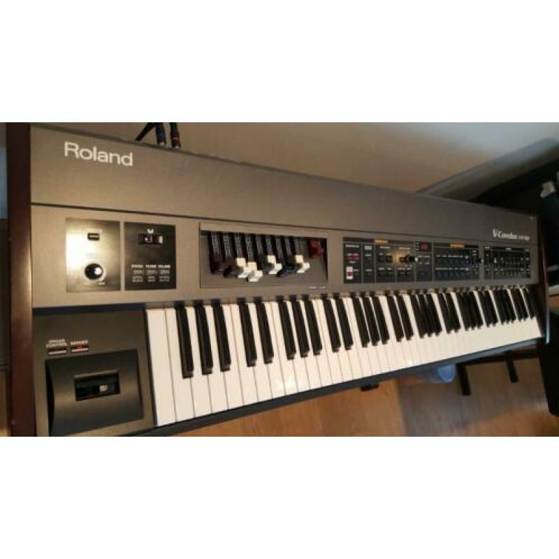 Roland V-Combo VR-700 Incl. Gator GTSA-KEY76 Hard-case.