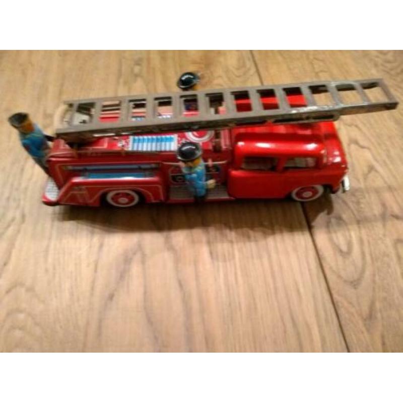 Blikken brandweerwagen.