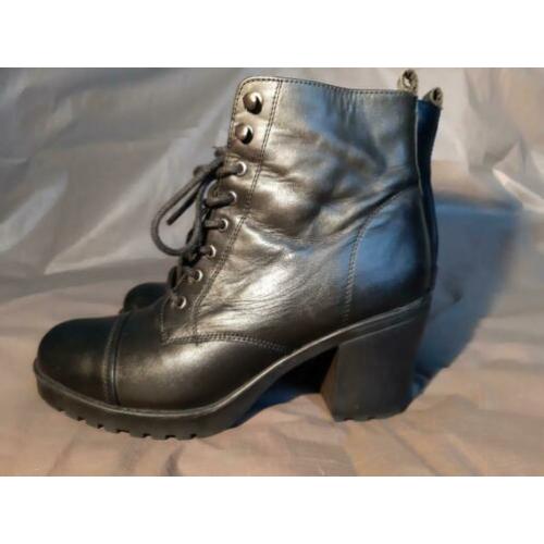 Mooi leer BERTIE schoenen ( maat 39 )