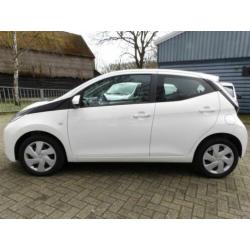 Toyota Aygo 1.0 VVT-i x-play Navi Camera (bj 2014)