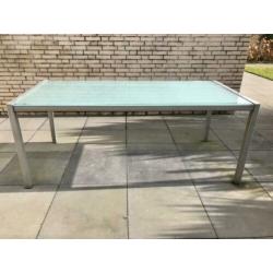 Grote, uit staal, moderne tafel
