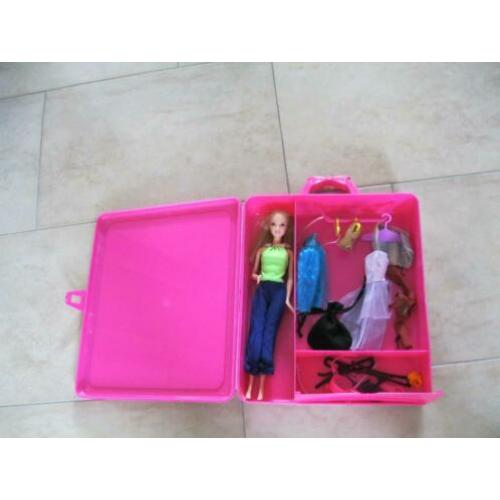 barbie met koffer en acc