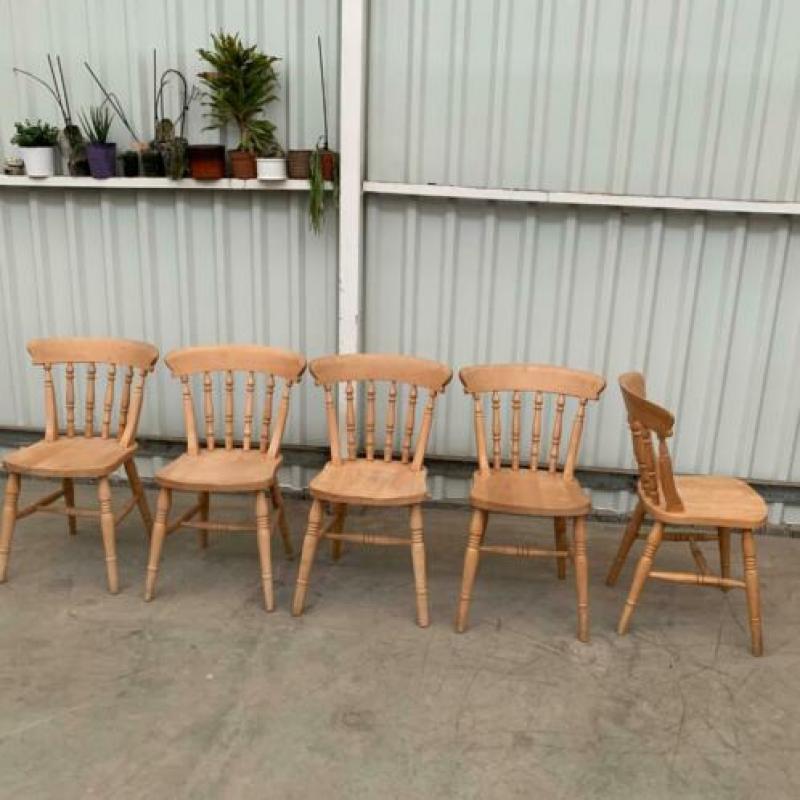 6 Café Stoelen (5 op de foto) Stoelen Kroeg Hout