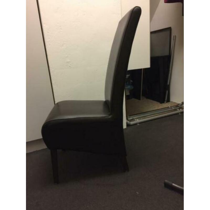 Wegens verhuizing: 4 z.g.a.n. eetkamerstoelen. D.bruin leer