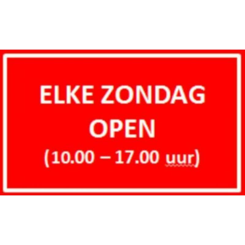 Mooie gouden barok spiegel met engelen.
