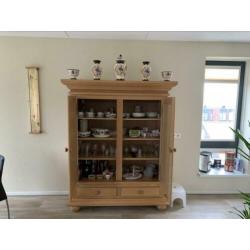 Blanken eiken kast