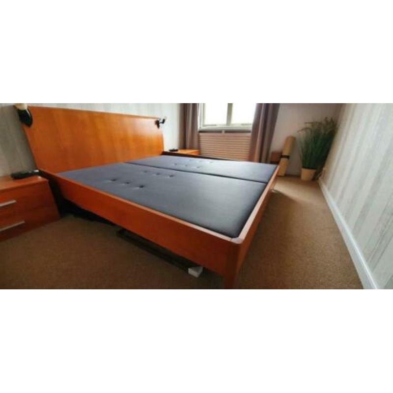 Tweepersoons bed 180 x 200 bed ombouw kersen + nachtkastjes