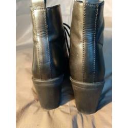 Mooi leer BERTIE schoenen ( maat 39 )