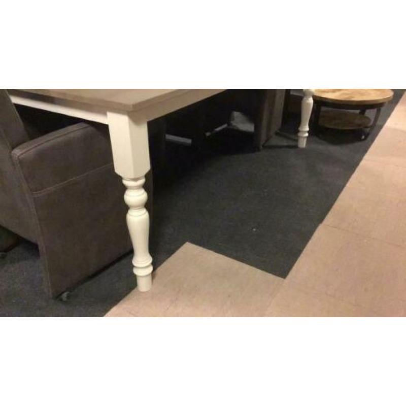 Landelijke eetafel