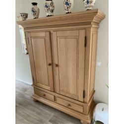 Blanken eiken kast