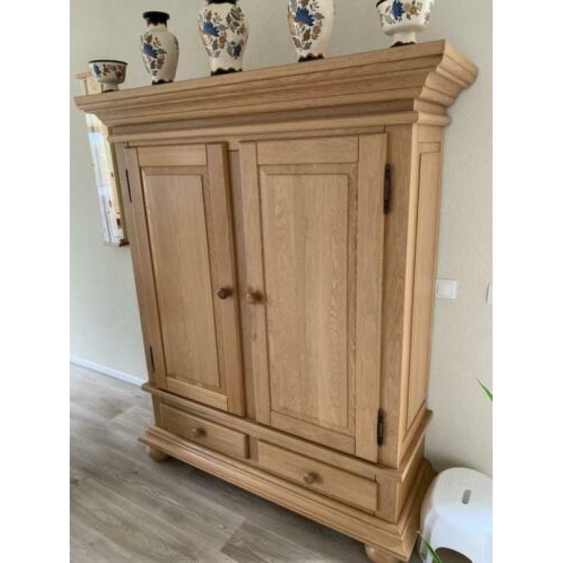 Blanken eiken kast