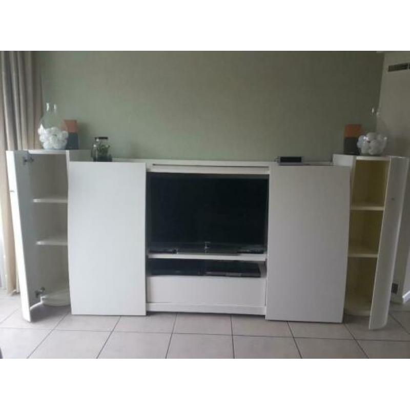 tv kast wit