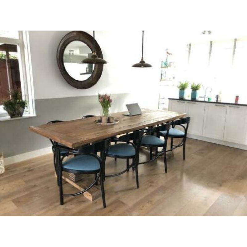 Eettafel kloostertafel stoer en robuust eiken houten tafel