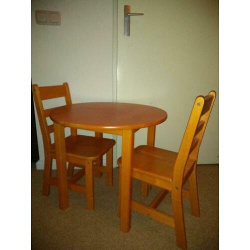 Tafel en stoeltjes