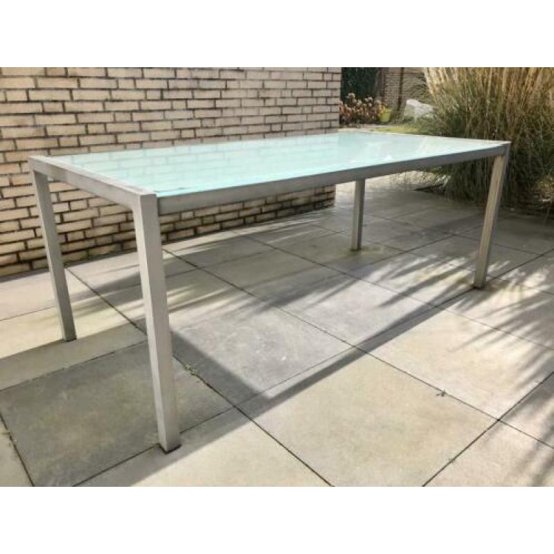 Grote, uit staal, moderne tafel
