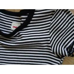 SUPERSALE !! ONLY maat S. basic zwart/wit t shirt.