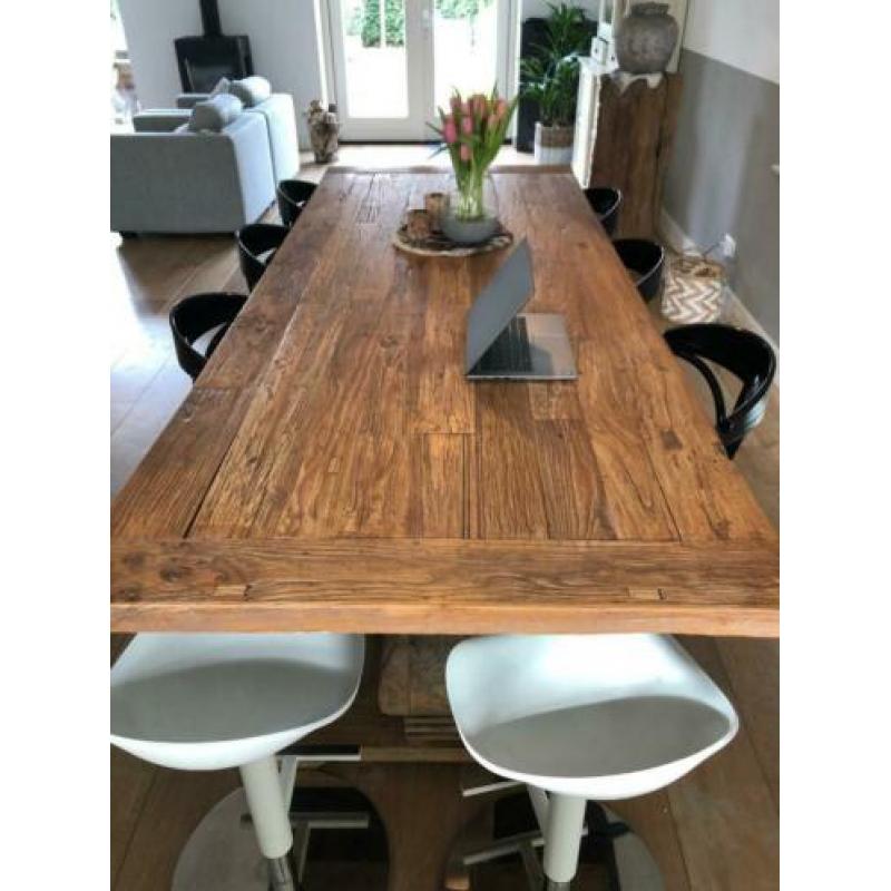 Eettafel kloostertafel stoer en robuust eiken houten tafel