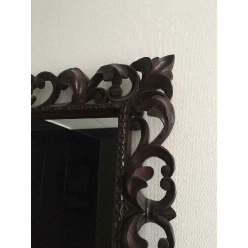 Spiegel met houtbewerkte lijst 125cm x 95cm