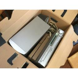 DVD/CD speler met boxes en sub-woofer