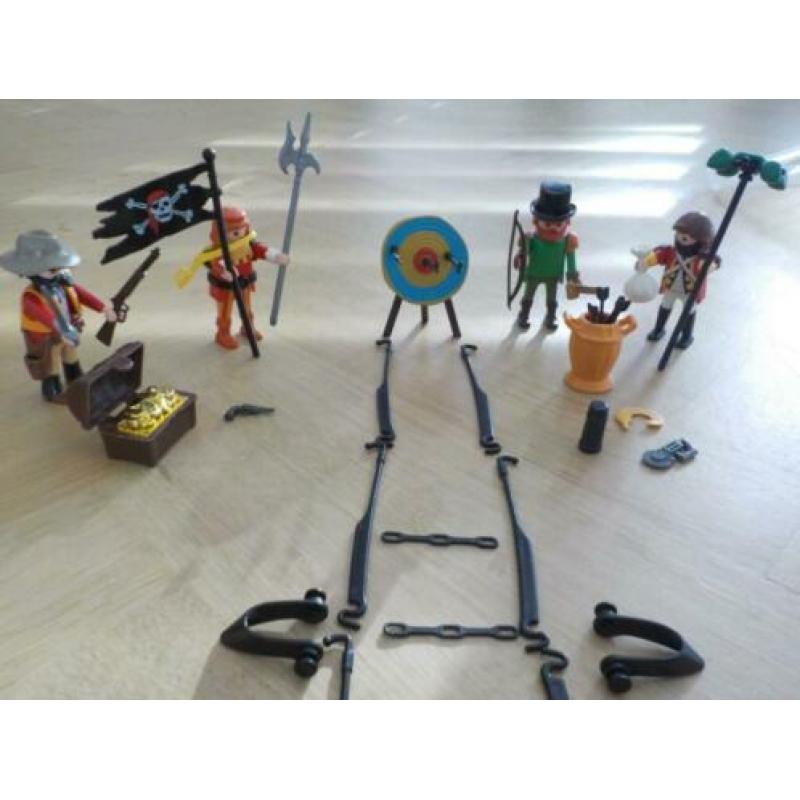 4 Playmobil poppetjes piraten + accessoires