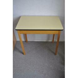 Tafel, vintage, jaren 60, geel tafelblad, nette staat