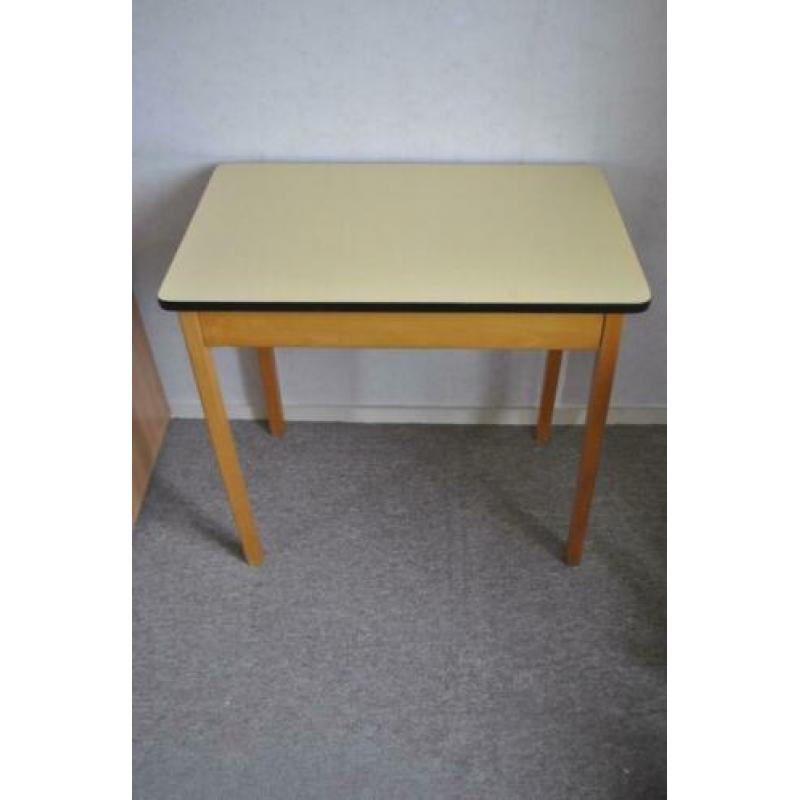 Tafel, vintage, jaren 60, geel tafelblad, nette staat