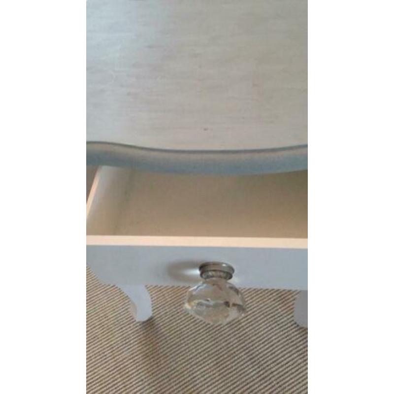 Brocante nachtkastje kastje wit