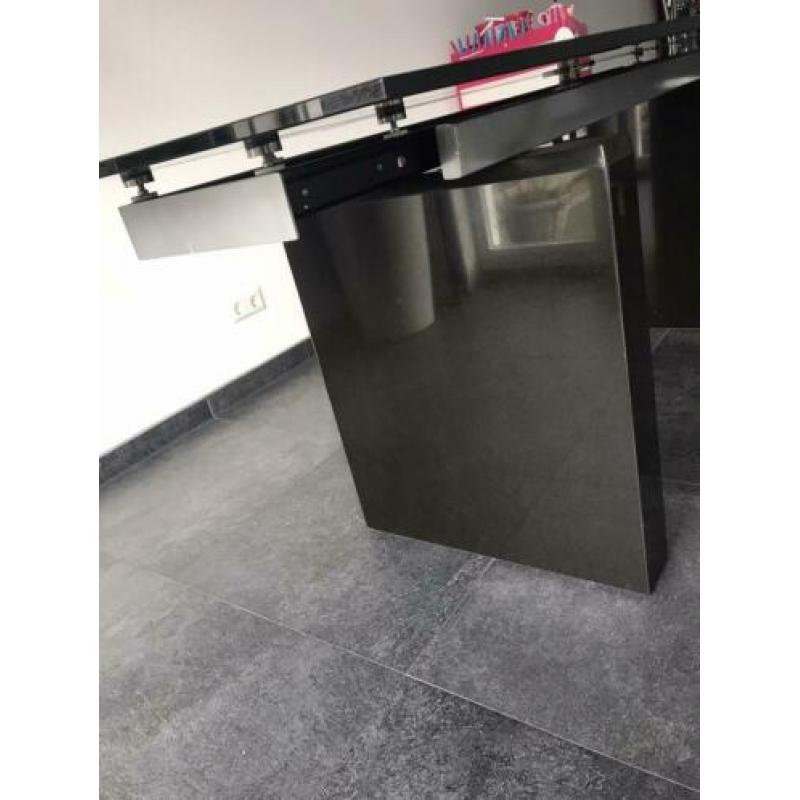 Glazen uitschuifbare eettafel