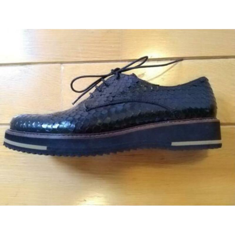 Zwarte veterschoenen 39