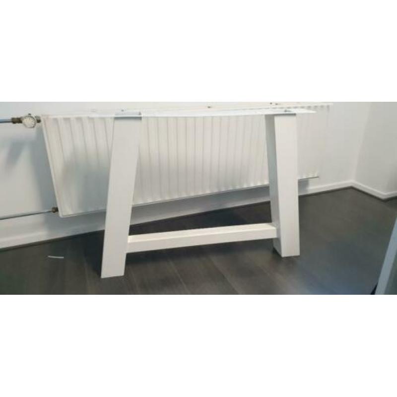 Tafelpoot, industrieel A-model in wit