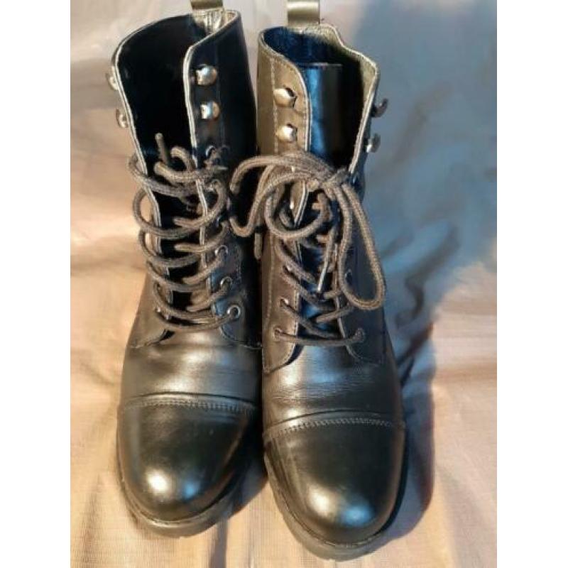 Mooi leer BERTIE schoenen ( maat 39 )