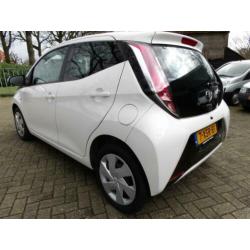 Toyota Aygo 1.0 VVT-i x-play Navi Camera (bj 2014)
