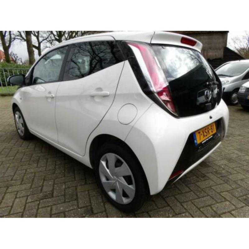 Toyota Aygo 1.0 VVT-i x-play Navi Camera (bj 2014)