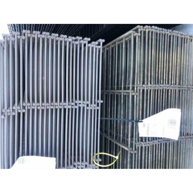 90m Gebrand Hekwerk 120cm 8x6x8 - 2e keus palen