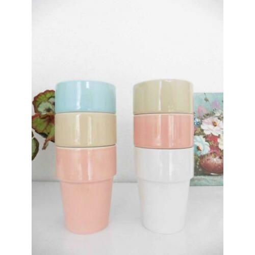 Pastel bekers jaren 70 retro vintage seventies sixties