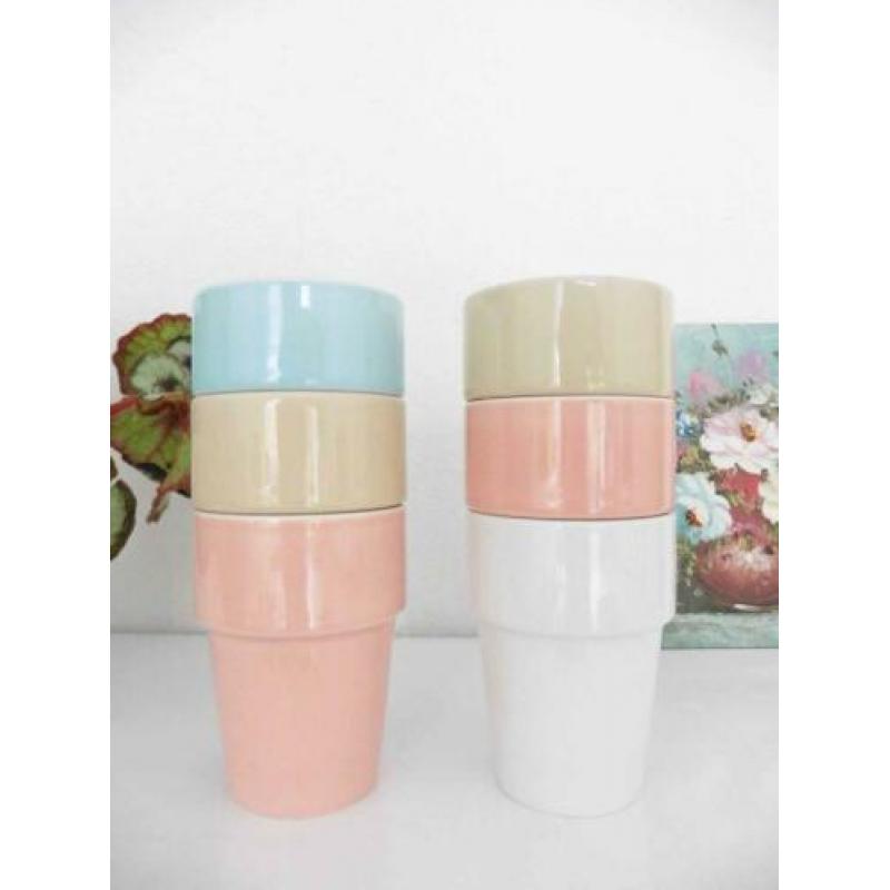 Pastel bekers jaren 70 retro vintage seventies sixties