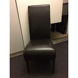 Wegens verhuizing: 4 z.g.a.n. eetkamerstoelen. D.bruin leer