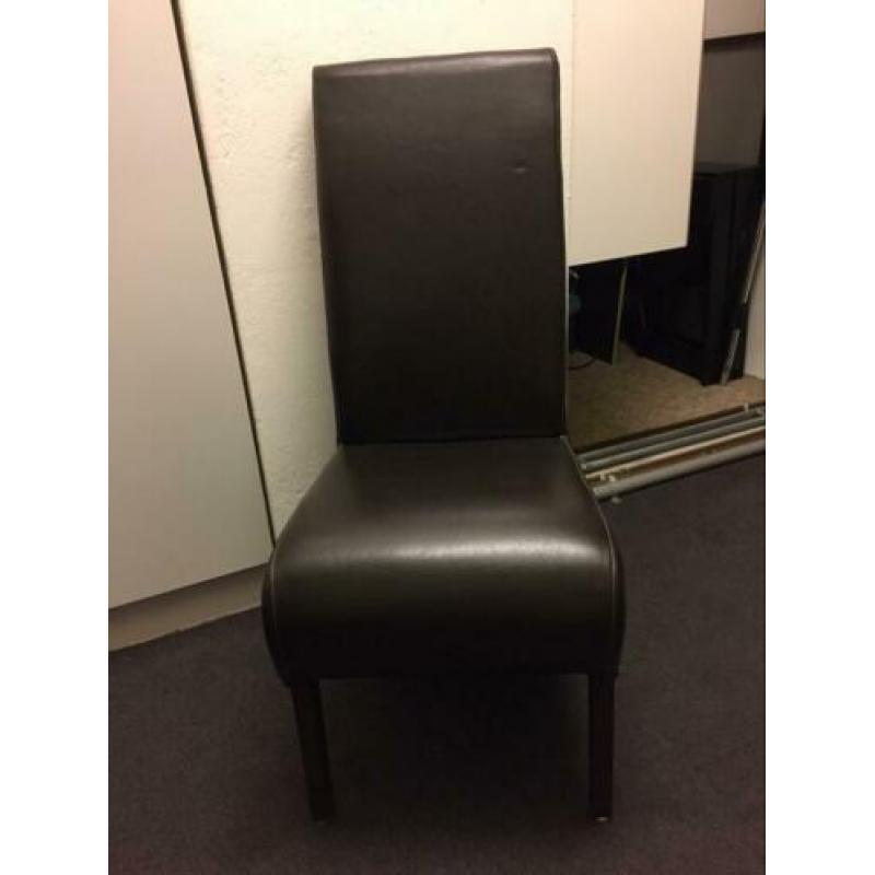 Wegens verhuizing: 4 z.g.a.n. eetkamerstoelen. D.bruin leer